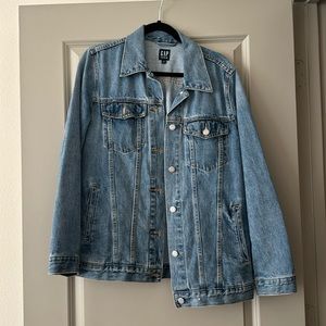 Gap Icon Oversized Women’s Denim Jacket size large.